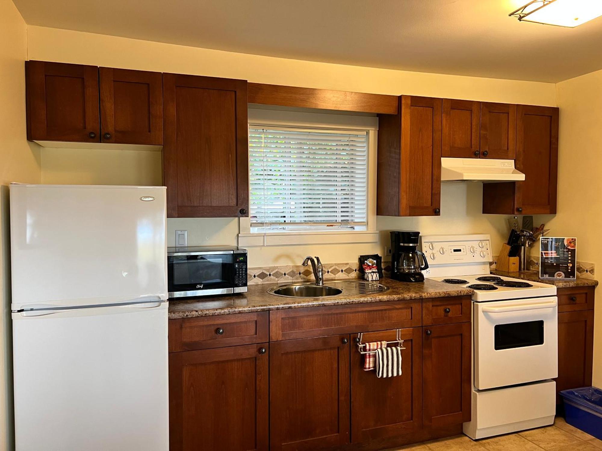 Sea Edge Motel Parksville Quarto foto