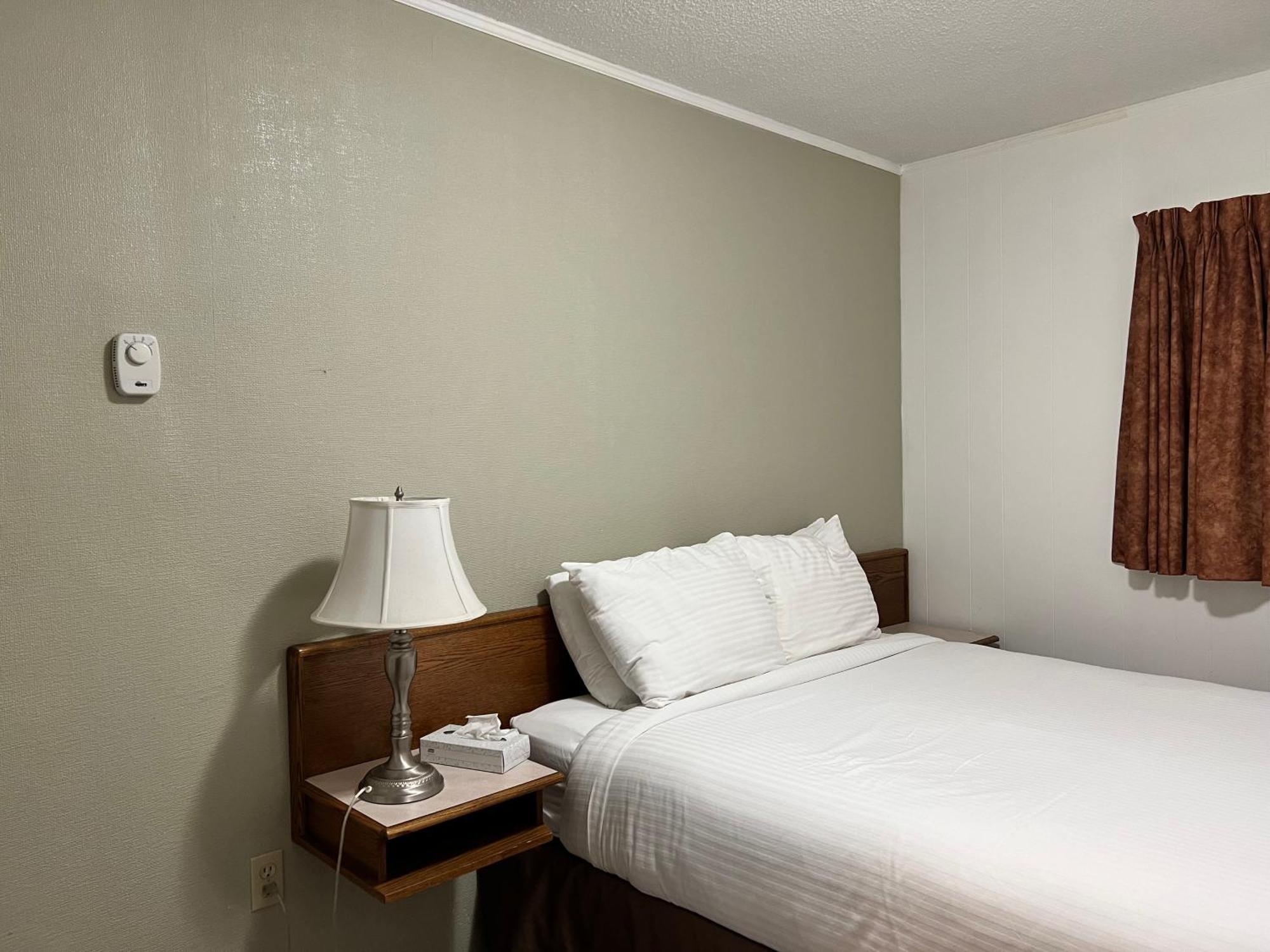 Sea Edge Motel Parksville Quarto foto
