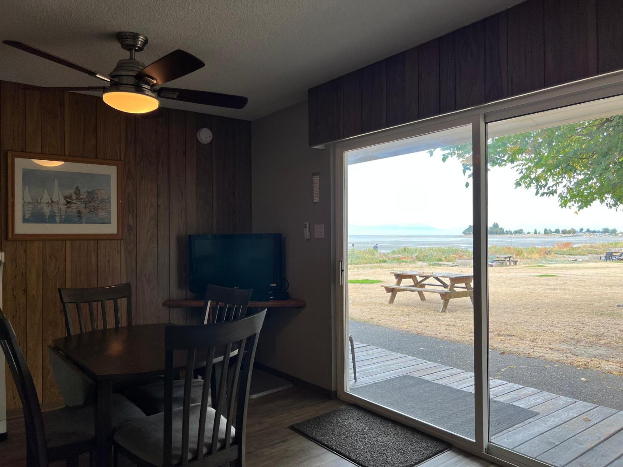 Sea Edge Motel Parksville Quarto foto