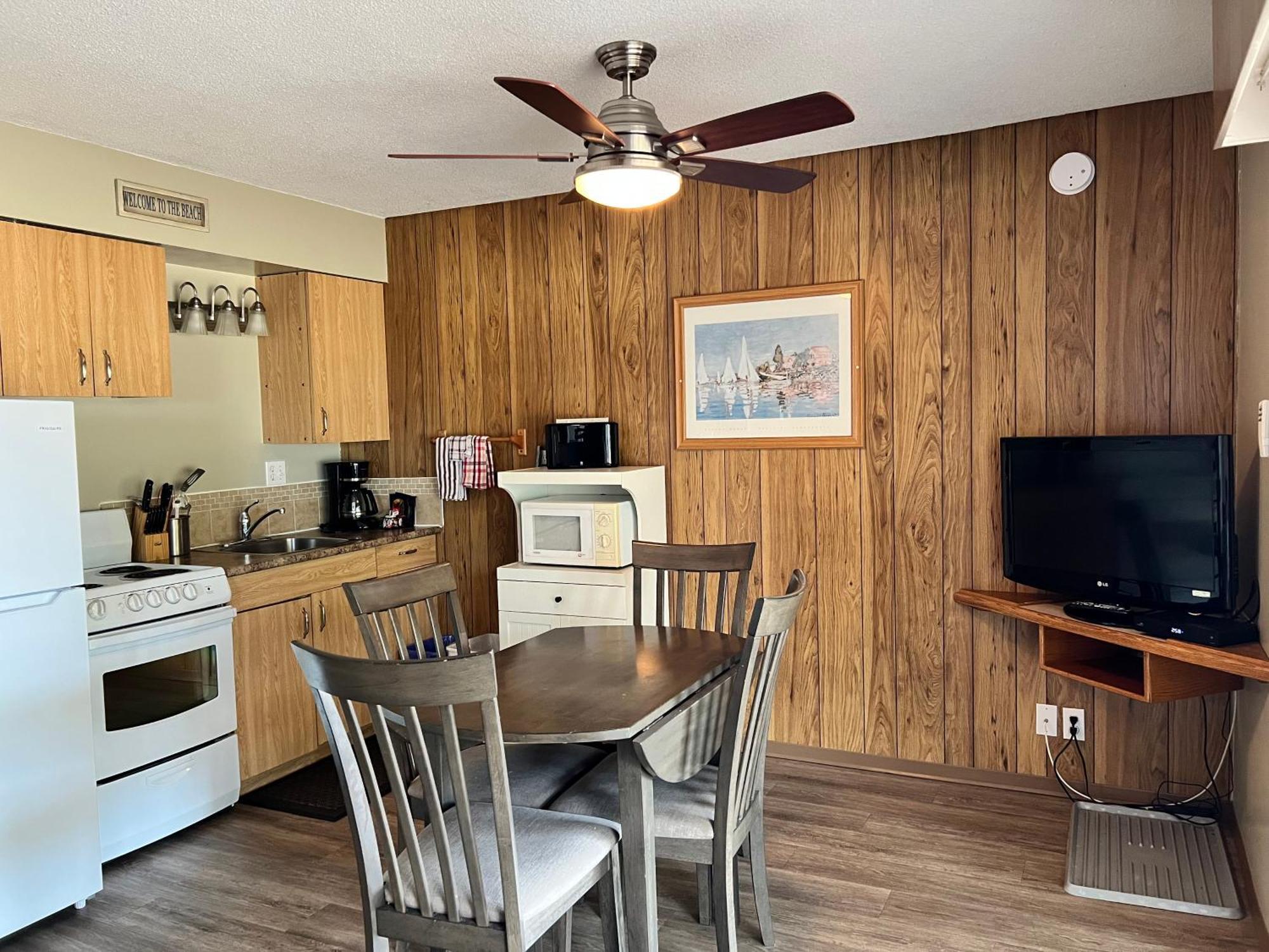 Sea Edge Motel Parksville Quarto foto